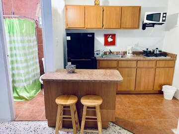 CL 201 Deluxe Bedroom/ Atenas City Inn