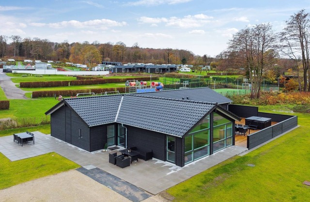 "Clare" - 100m from the sea by Interhome