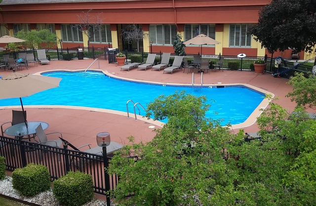Clarion Hotel Detroit Metro Airport