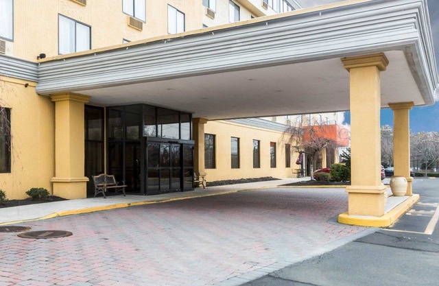 Clarion Hotel Somerset - New Brunswick