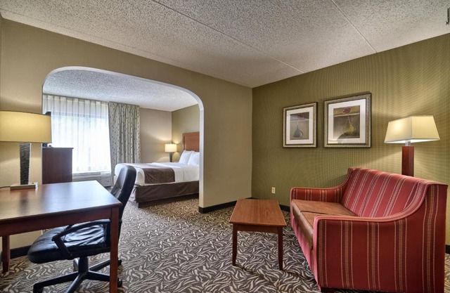 Clarion Inn & Suites - University Area