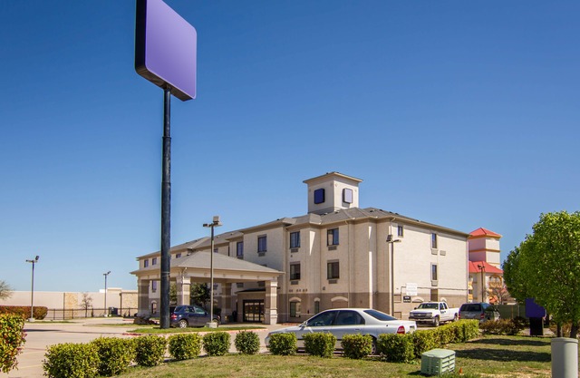 Clarion Inn & Suites Weatherford South
