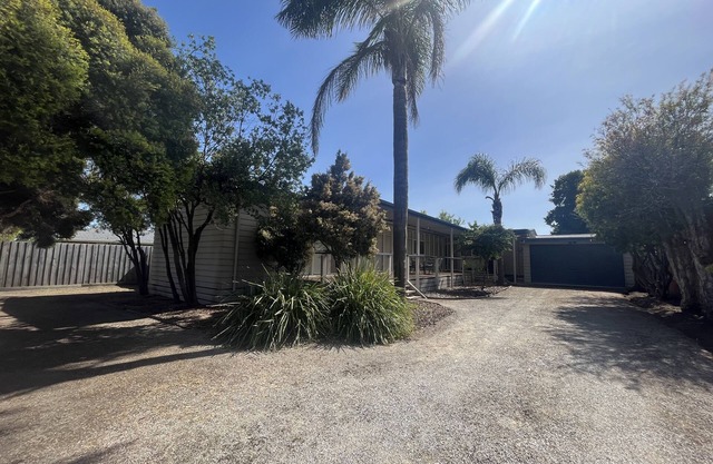 Classic beach Getaway - Close to winery region and beach!