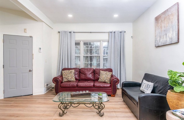 Classic Buffalo Apt. Close to Downtown and Elmwood