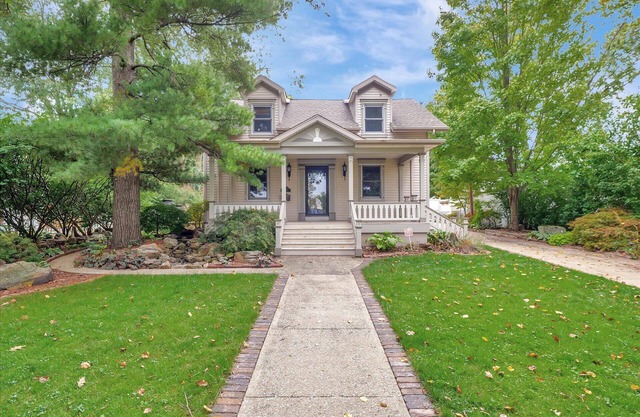 Classic Craftsman House w/Magical Backyard