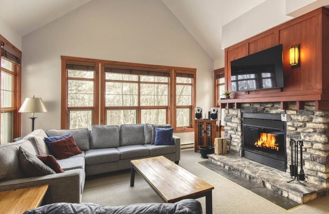 Classic Les Eaux Chalet w Sauna near the Mountains