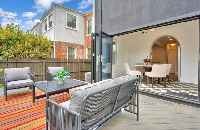 Classic Modern Carytown Rowhouse - central 3 bedroom