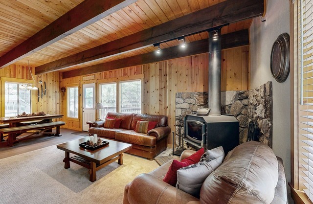 Classic Tahoe escape w/private deck, gas grill, walk to golf course