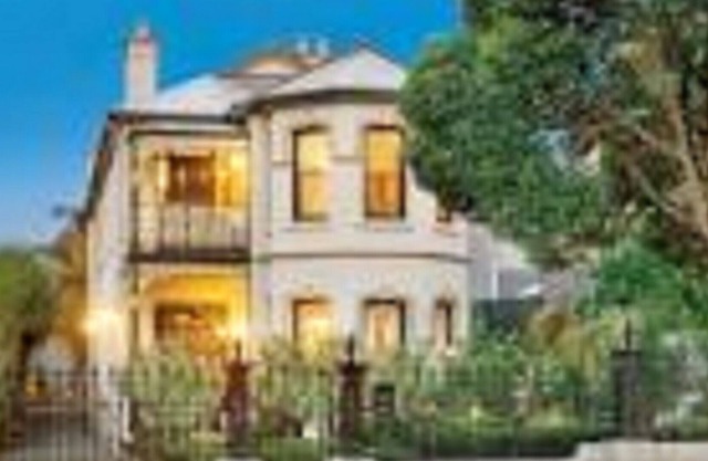 Classic Victorian Home+Pool 8kms CBD close public transport, park, restaurants