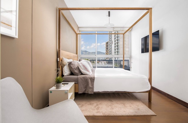 Classy Apartment w/King Bed Close to Airports