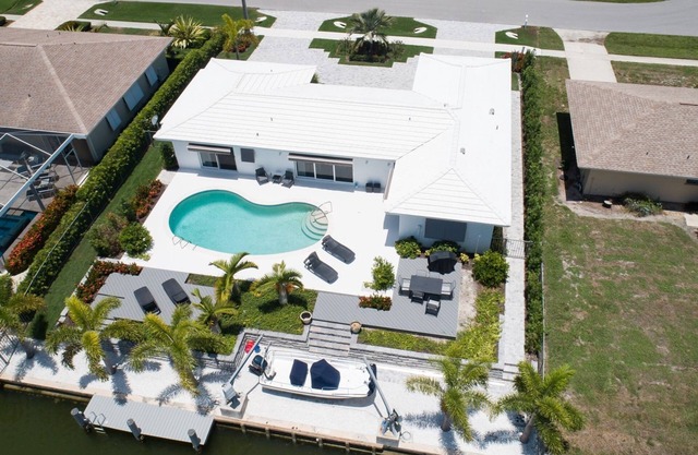 Classy Island Style Home-Tropical Delight
