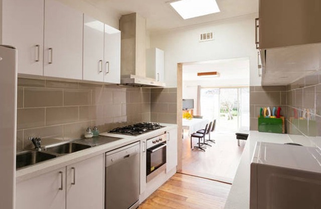 Clayton Monash Uni Super Convenient 4 Bedroom House