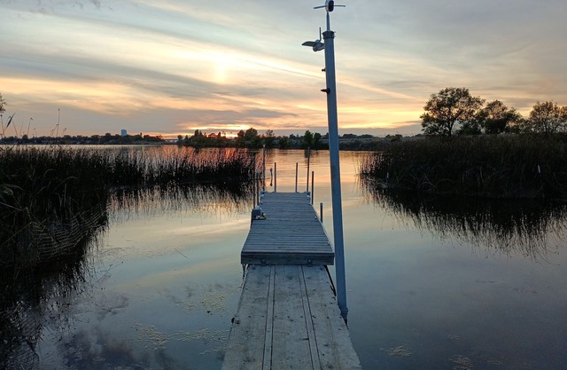 Clean & affordable. Waterfront! One acre fully fenced. Use our dock!