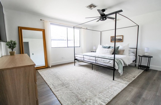 Clean and newly remodeled + fun backyard! Close to Everything!