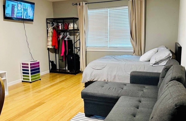 Clean, modern and cozy studio close from Intel and Amazon
