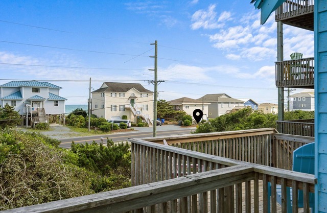 Clean & Updated! Steps from the Beach. Dogs Welcome. Grill & Beach Gear