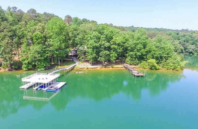Clear Creek Escape: 4 BR, 2 BA in Jasper, Sleeps 12
