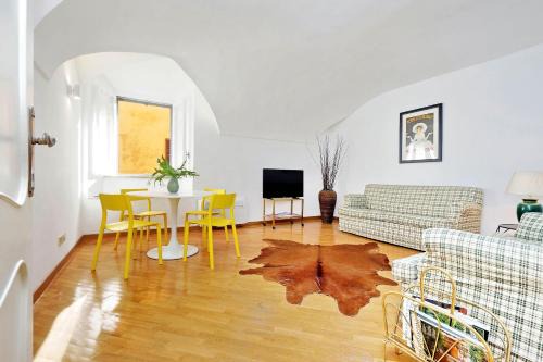 Clementina Charme - My Extra Home