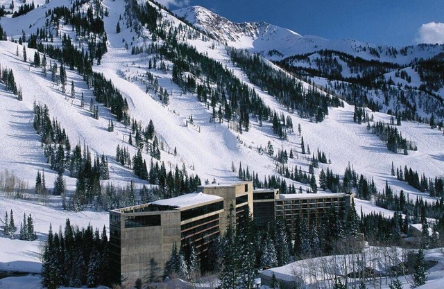 Cliff Lodge Snowbird King BDRM w/Sofabed 3/4th to 3/8th ski in/ski out sleeps 4