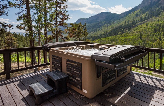 Cliff Side House - Amazing Views - Hot Tub -