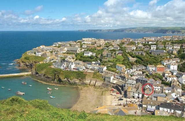 CLOAM COTTAGE, pet friendly in Port Isaac