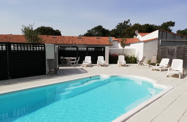 CLOS DES PINS *, Pavilion for 4 people, in the heart of the pine forest, heated swimming pool