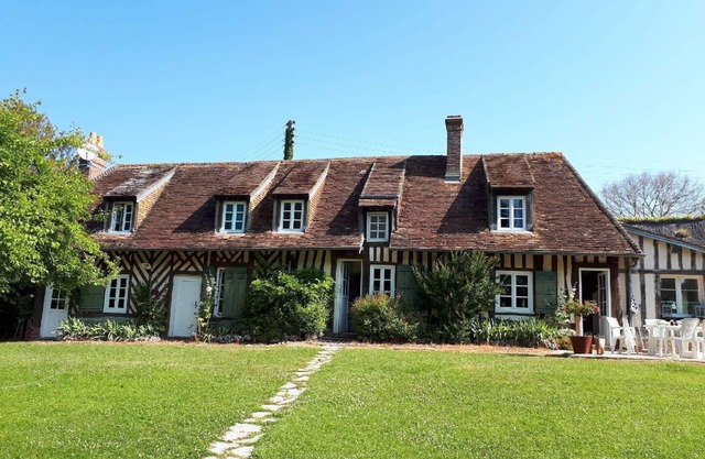 Clos Normand, haven of peace; house 180 m2 facing south with enclosed garden & stream