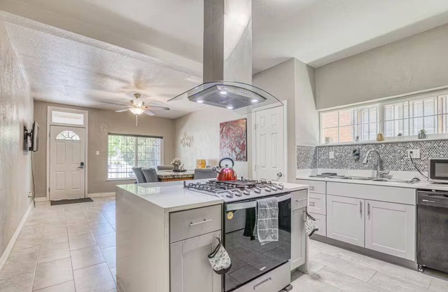 Close to All, Duplex A, Downtown, Comfortable,Safe