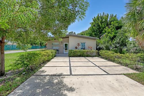Close to Atlantic Ave, Beach! Hot Tub-5 Beds-King