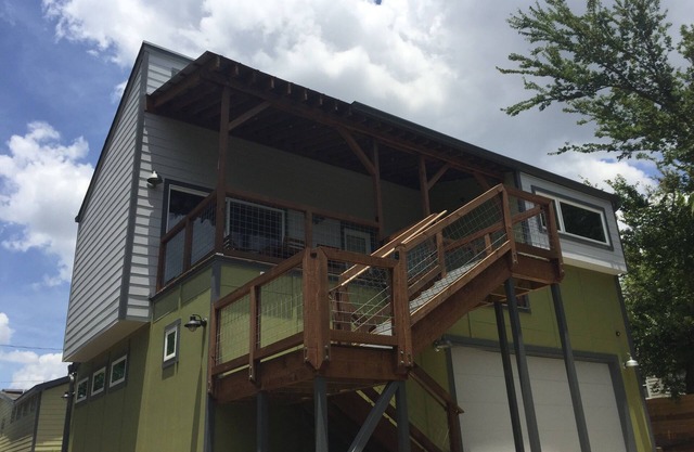 Close to bars & restaurants, UT, downtown & more. New, comfortable & fantastic