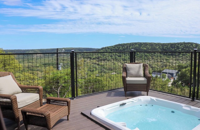 Close to Canyon Lake: Cabin - Boat Ramp & Hot Tub