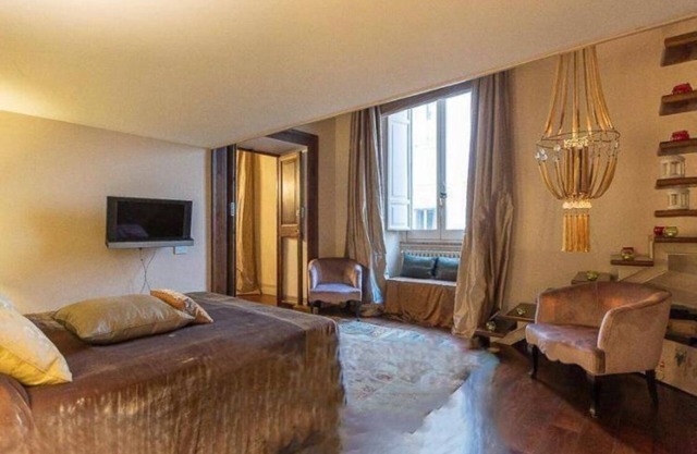 Close to Colosseum and Vatican, wonderful apartment in 17th century building