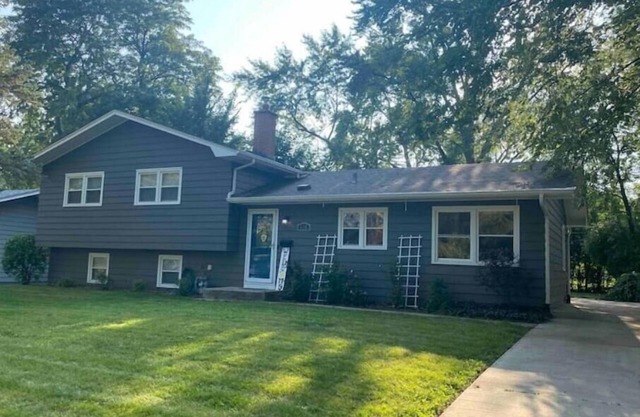 Close to downtown Naperville 3 Bed 2.5bath/Pets OK, Garage and utilities incl.