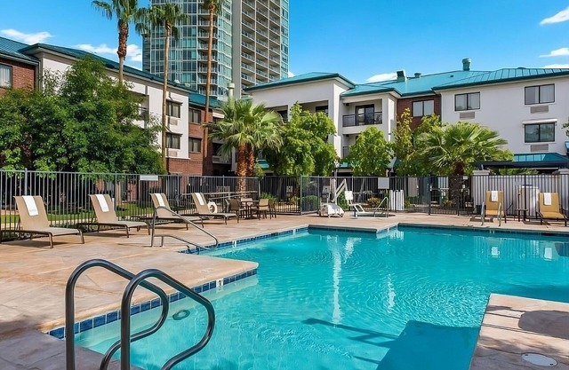 Close to Gammage Lawn and Historic Palm Walk! Pets are Allowed, Swimming Pool!