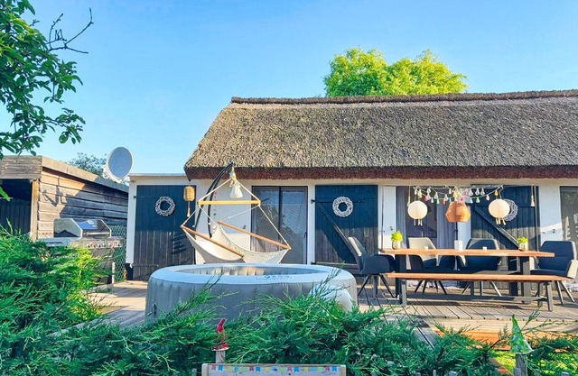 Close to the sea, quiet location, use of swimming pool and sauna - Ferienhaus Büdnerstube