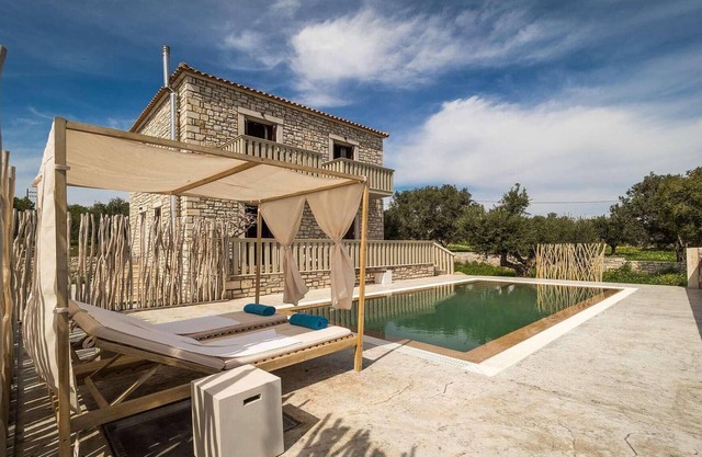 Close to the tiny settlement of Livadakia, elevated above the beach with wonderful sea views, sits t