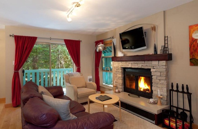 Close Walk to Blackcomb ★ Garage, WiFi, BBQ ★