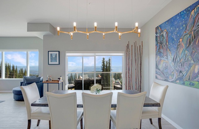 Closest to the Gondola – Spacious 3-Bedroom Property w/Hot Tub, Ski-In/Ski-Out & Stunning Views