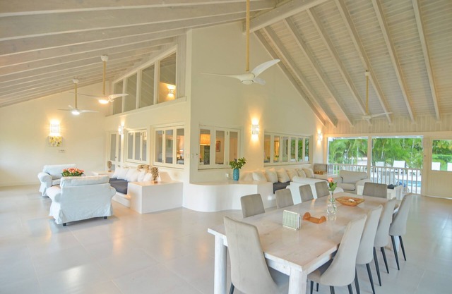 Closest villa in Casa to Minitas Beach with private pool, garden, screened patio
