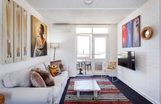 Cloud 9 : Best views in Fremantle. Cosy central base.