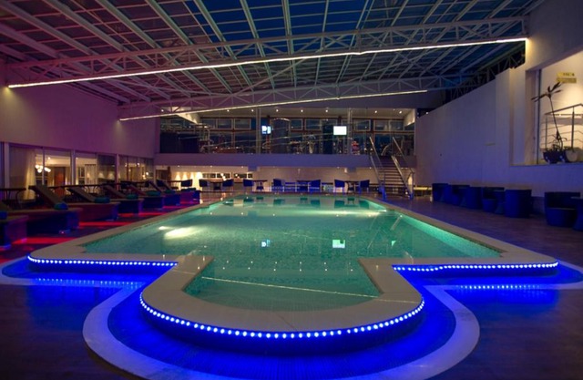 Cloud Hotel & Suites