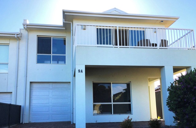 Cloudbreak, Hayborough-Victor Harbor, seaviews, space for 2 families, beach 300m