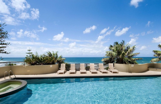 Clubb Coolum Beach Resort