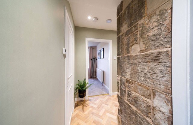 Clubhouse Cottage - stylish 2 bed, pet friendly!