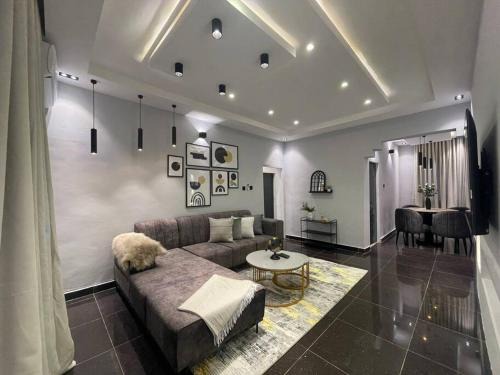 CN Homes Luxury furnished 2Bedroom 24hr electricity with BQ