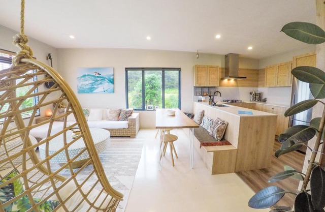 Coast Retreat Muriwai - Walk to the Beach!