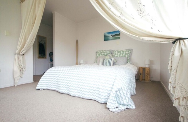 Coast Retreat Muriwai - Walk to the Beach!