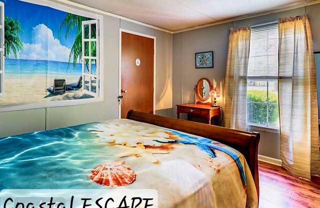 "Coastah" RetreatnJET TUB/FIREPIT/GRILLnLG Fenced YARD nWalk to HADNOT Creek