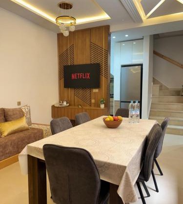 Coastal Charm Stay - sunny, calm spacious