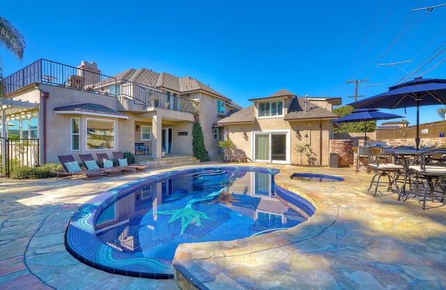 Coastal Get-Away Where Summer Never Ends!